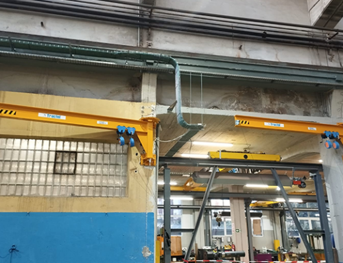 Instalación de plumas o brazos articulados en la base de mantenimiento Ferroviario